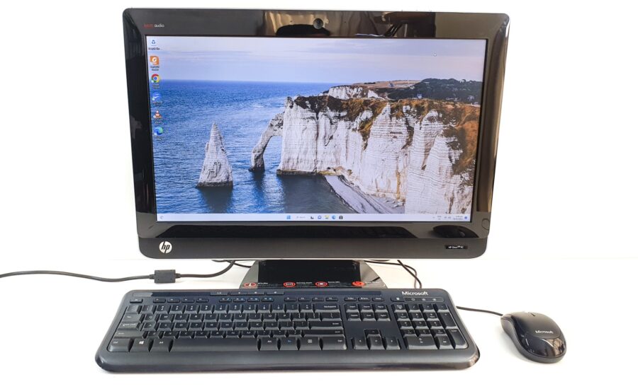 21.5" HP Omni 220-1010a All-in-One PC with keyboard and mouse