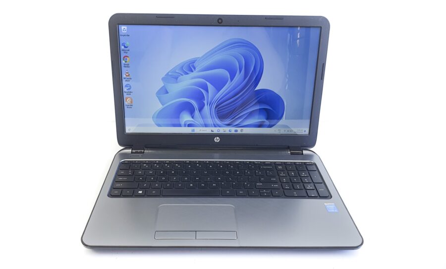 15.6" HP 15-r003tu Notebook laptop - i5 4th Gen, 8GB RAM, 750GB HDD