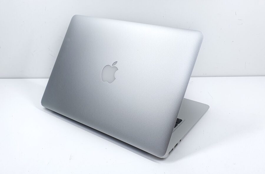 Apple MacBook Air (13 inch, Early 2015) A1466 - Image 3