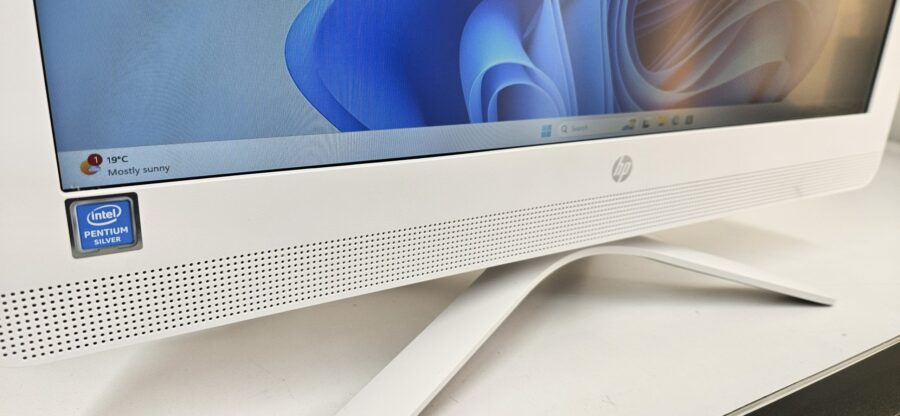 19.5" HP 20-c410a All-in-One PC with accessories - Image 3