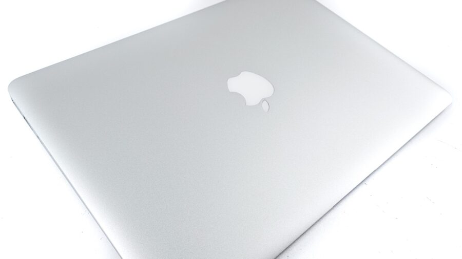 Apple MacBook Air (13 inch, Early 2015) A1466 - Image 3