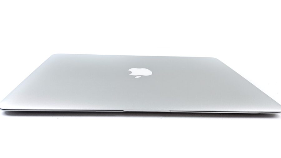 Apple MacBook Air (13 inch, Early 2015) A1466 - Image 4