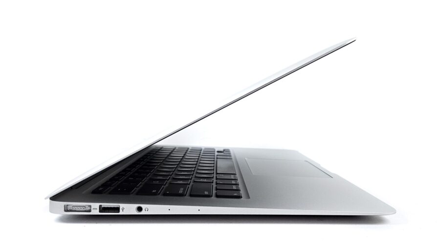 Apple MacBook Air (13 inch, Early 2015) A1466 - Image 8